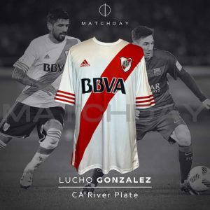 Lucho Gonzalez + Pennant - River Plate - Match issue - 2015 - FIFA Club World Cup