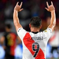 River Plate – Camiseta Julián Alvarez + Medalla de campeón – Trofeo de Campeones 2021 - Imagen 6