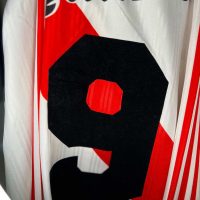 River Plate – Adidas – Enzo Francescoli – 1996 – Autografiada por el plantel - Imagen 9