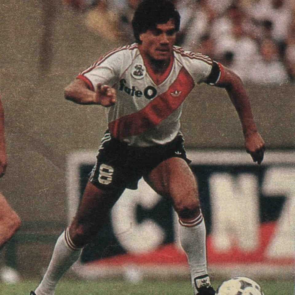 Hector “Negro” Enrique match worn jersey – River Plate – Torneo 1986 - Image 16