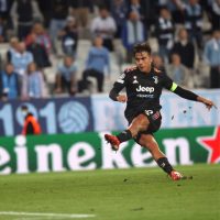 Paulo Dybala – Juventus – Match issue + Captain ribbon – Champions League 2021 - Imagen 18