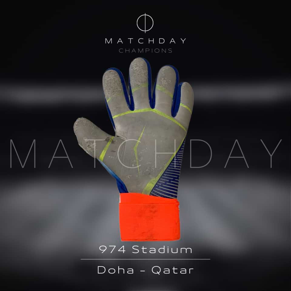 Emiliano Martinez – Left glove – FIFA World Cup Qatar 2022 - Image 5