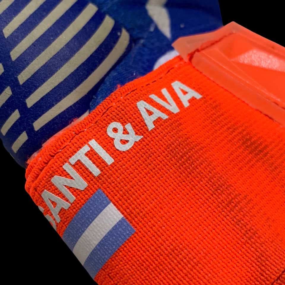 Emiliano Martinez – Left glove – FIFA World Cup Qatar 2022 - Image 8