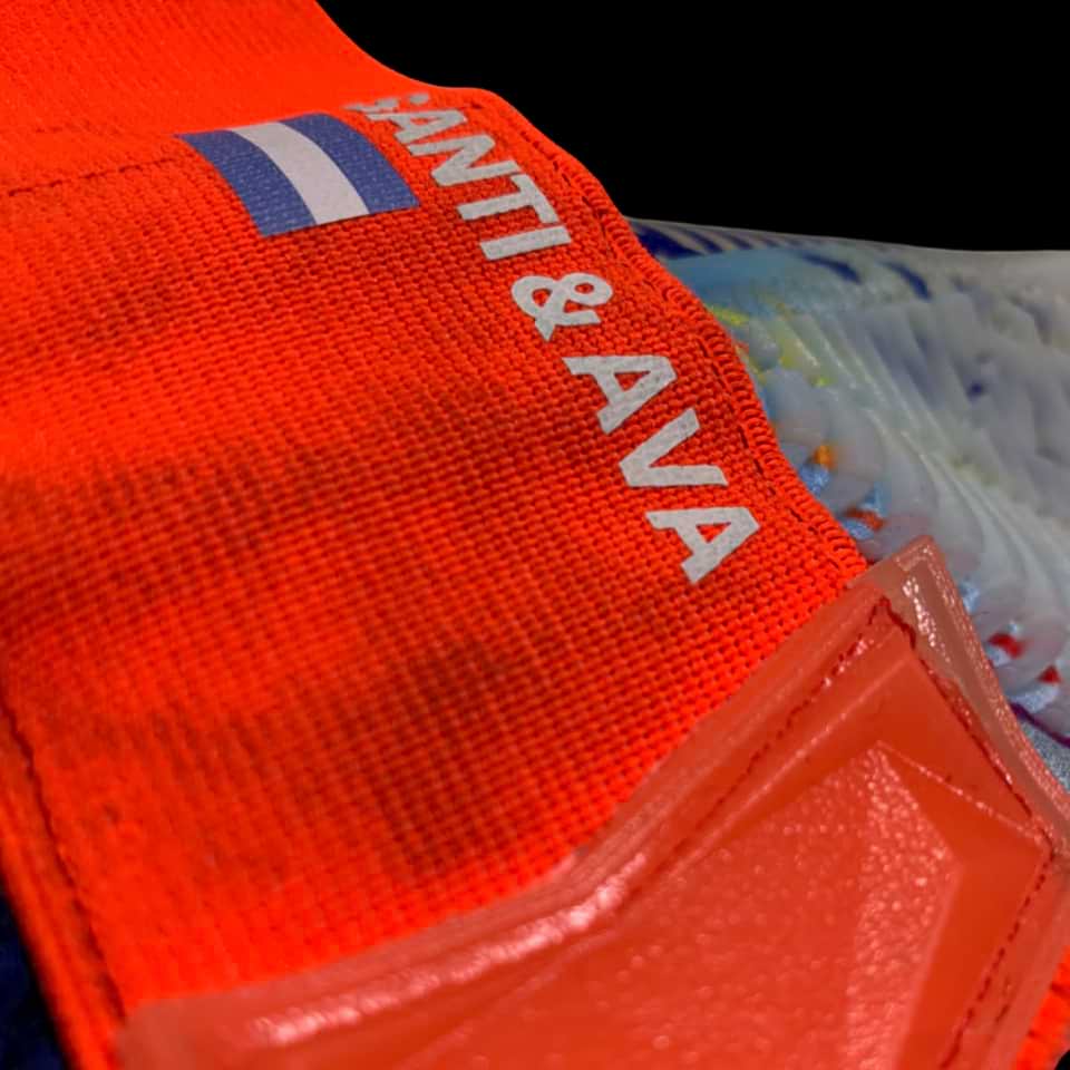 Emiliano Martinez – Left glove – FIFA World Cup Qatar 2022 - Image 9