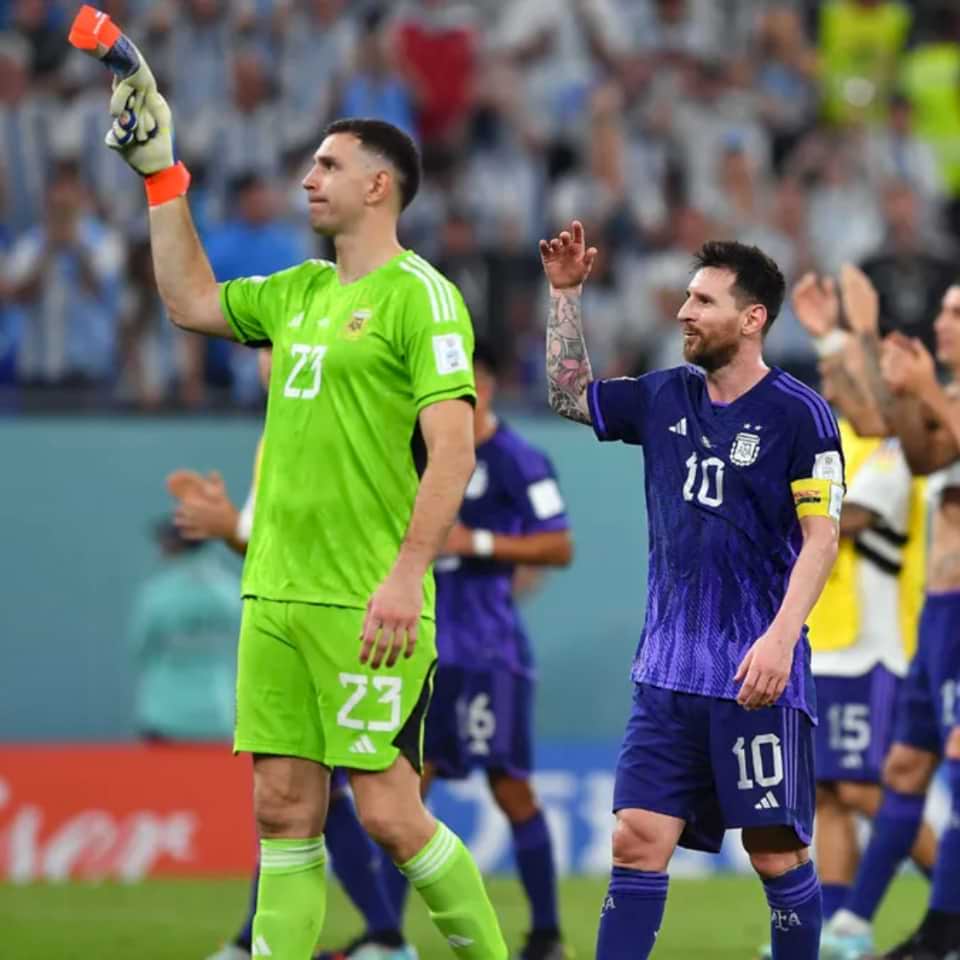 Emiliano Martinez – Left glove – FIFA World Cup Qatar 2022 - Image 11