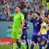 Emiliano Martinez – Left glove – FIFA World Cup Qatar 2022 - Imagen 11