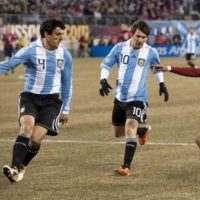 Nicolas Burdisso – Match worn – Signed by Messi – Amistoso internacional - Imagen 7