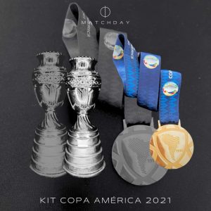 Medalla Campeón Copa America Brasil 2021 + Souvenir Copa America miniatura