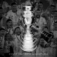Medalla Campeón Copa America Brasil 2021 + Souvenir Copa America miniatura - Imagen 3