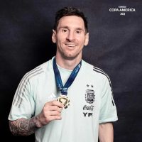 Medalla Campeón Copa America Brasil 2021 + Souvenir Copa America miniatura - Imagen 10