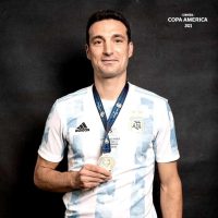 Medalla Campeón Copa America Brasil 2021 + Souvenir Copa America miniatura - Imagen 11
