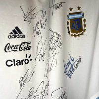 Musculosa entrenamiento Argentina Juegos Olímpicos Pekin 2008 firmada por Lionel Messi y otros - Imagen 5