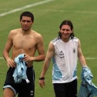 Musculosa entrenamiento Argentina Juegos Olímpicos Pekin 2008 firmada por Lionel Messi y otros - Imagen 6