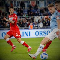 Lucas Martinez Quarta – Match worn & SIGNED – Lazio vs Fiorentina – Serie A 2021/2022 - Imagen 8