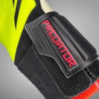 Emiliano Martinez – Match worn gloves – Aston Villa – Premier League 2024 - Imagen 6