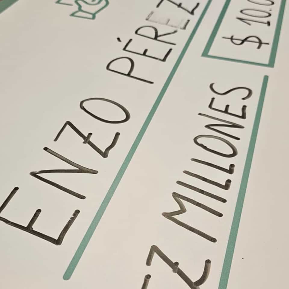 Enzo Perez – Cheque mejor jugador temporada 2023 - Imagen 7