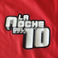 Kit “La Noche del 10” – Football-tennis shirts and cap – 2005 - Imagen 23