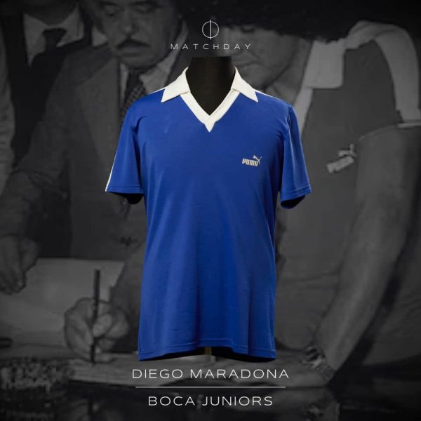 Diego Armando Maradona – Remera Puma – Firma de contrato con Boca Jrs. 1981 – Boca Juniors contract sign shirt 1981