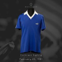 Diego Armando Maradona – Remera Puma – Firma de contrato con Boca Jrs. 1981 – Boca Juniors contract sign shirt 1981 - Imagen 4