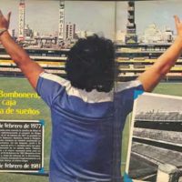 Diego Armando Maradona – Remera Puma – Firma de contrato con Boca Jrs. 1981 – Boca Juniors contract sign shirt 1981 - Imagen 11