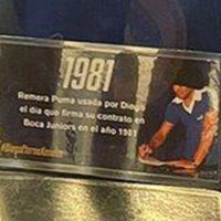Diego Armando Maradona – Remera Puma – Firma de contrato con Boca Jrs. 1981 – Boca Juniors contract sign shirt 1981 - Imagen 7