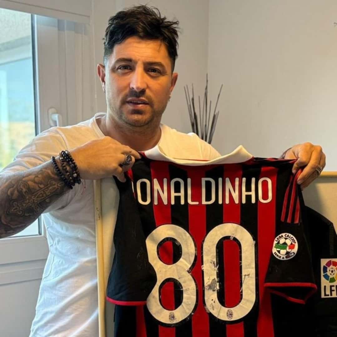 Ronaldinho – AC Milan – Serie A 2009/10 – MATCH WORN JERSEY – P. ALVAREZ COLLECTION - Imagen 8