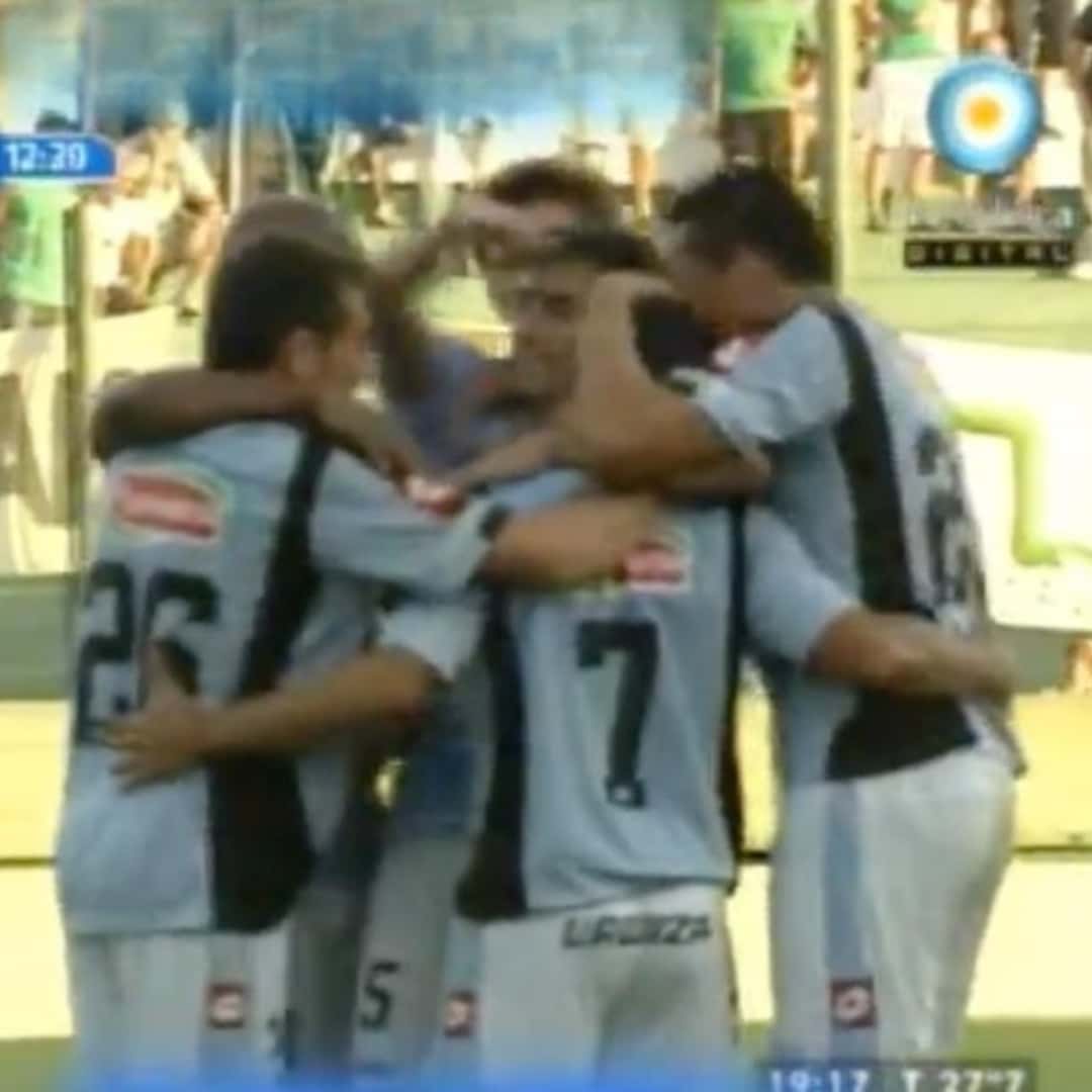 César Pereyra – Belgrano – Torneo Apertura 2011 – MATCH WORN JERSEY – COLECCIÓN JUAN ELUCHANS - Imagen 8